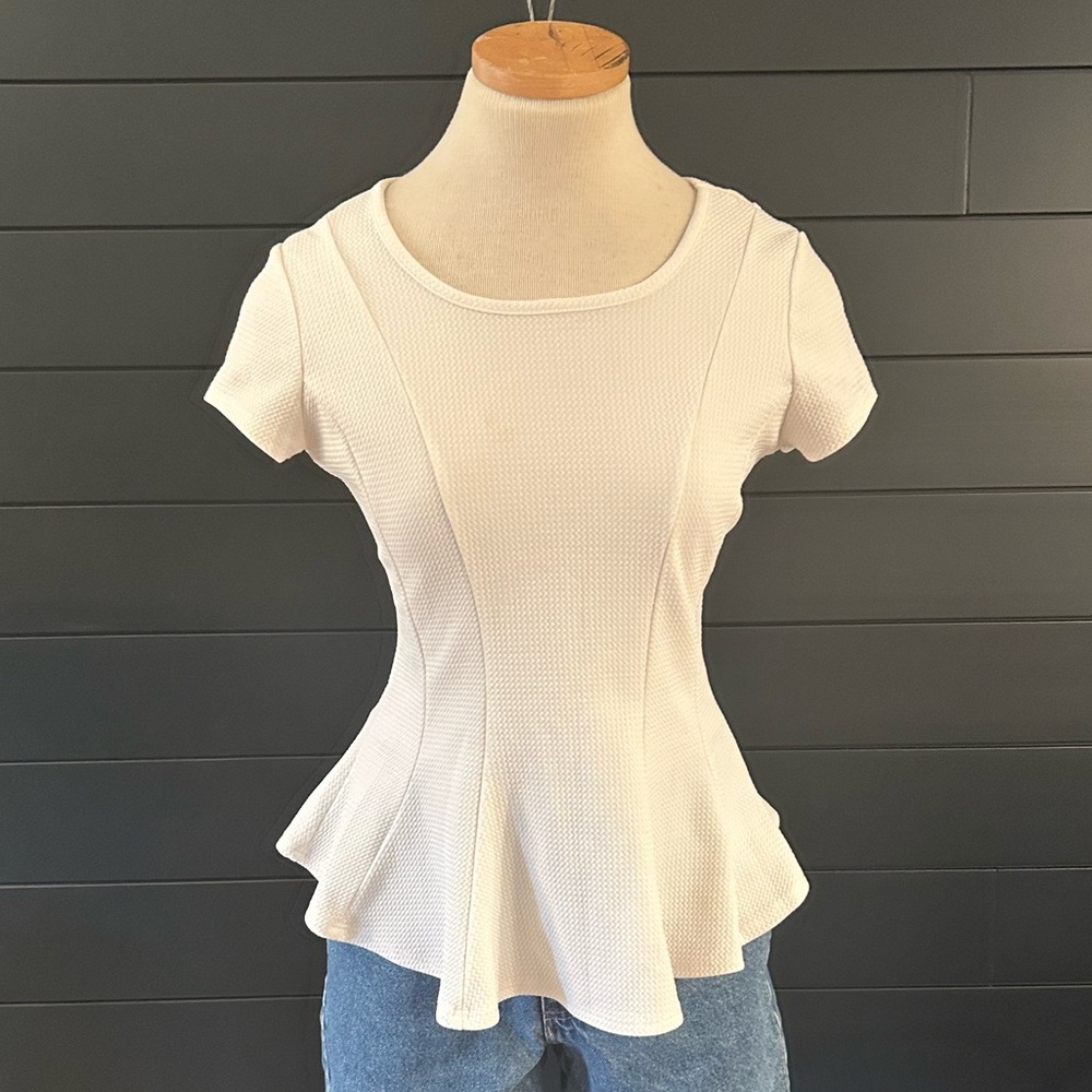 Vintage Y2K Adorable White Textured Women’s Top Ruffles Feminine Summer Tee
